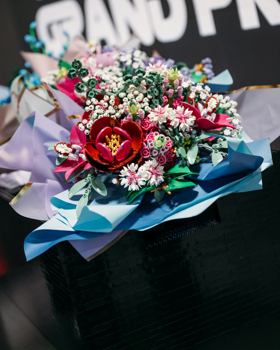 f1academy's tweet image. @LEGO_Group made an iconic entrance to F1 Academy in Las Vegas. 💐 🧱 📸 

#F1Academy #LasVegasGP