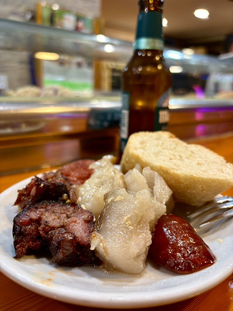 pbrionesmqz's tweet image. Bien me conocen en mi bar de cabecera que me han puesto la mejor parte del cocido como tapa.

Viva la pringá! 

PD: dedicado a mi querido @loguiga67 que hoy no ha habido torrezno ni huevo 😍