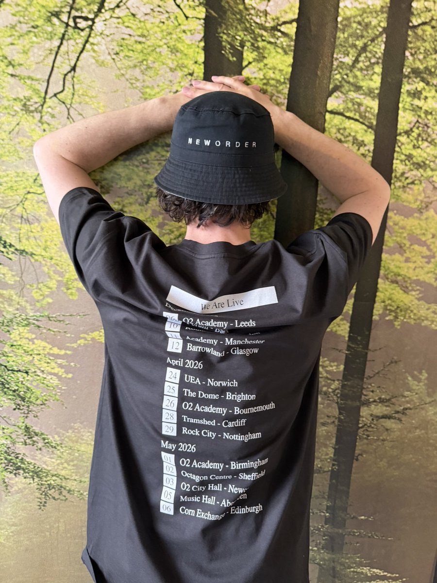 Tim_Burgess's tweet image. Retweet to win 

A We Are Live Tour T shirt, a sweatshirt, a bucket hat (all in your size) and a mug

Winner picked at random 10am on Saturday December 6th 

Gooood luck y’aaaall