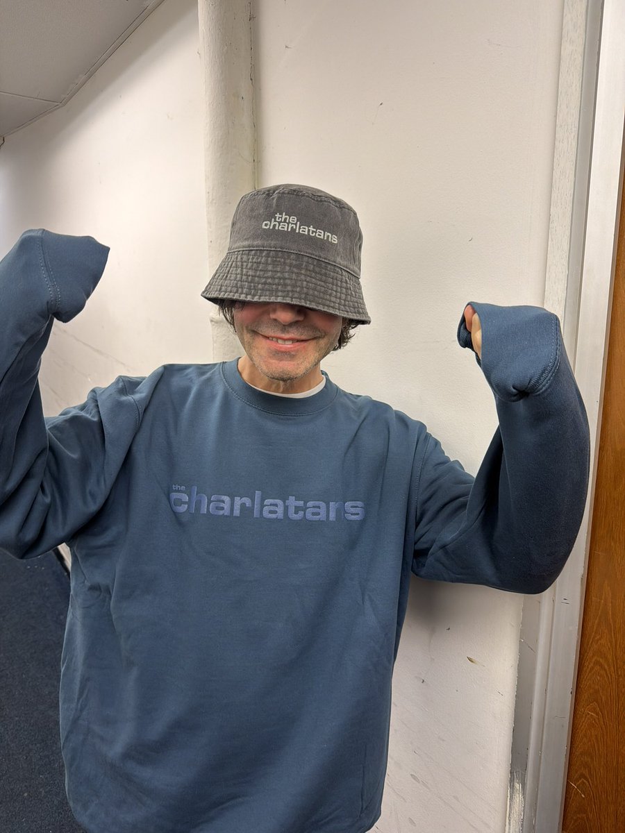 Tim_Burgess's tweet image. Retweet to win 

A We Are Live Tour T shirt, a sweatshirt, a bucket hat (all in your size) and a mug

Winner picked at random 10am on Saturday December 6th 

Gooood luck y’aaaall