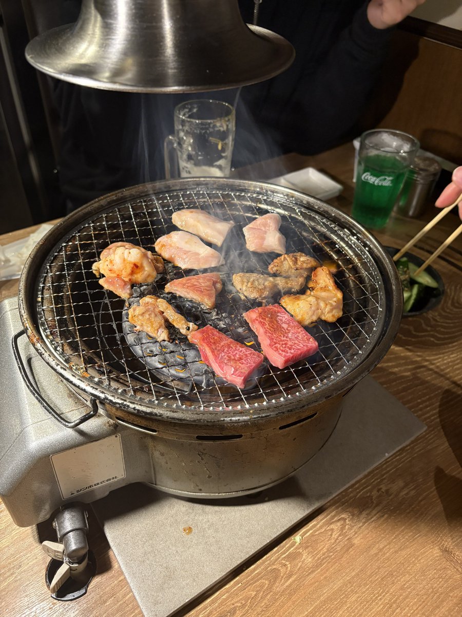 京都に来たので相崎さん・伊尾さんと肉焼いてます🥩