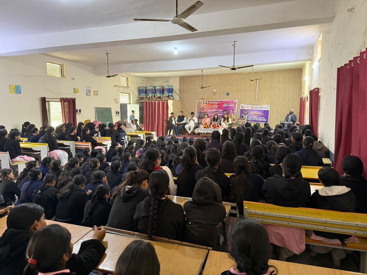 soniayadavbjp's tweet image. आज राजकीय कन्या वरिष्ठ माध्यमिक विद्यालय बादशाहपुर में जिला अध्यक्ष श्री S P Tyagi Pintu  जी के नेतृत्व तथा मंडल अध्यक्ष Dhanesh Yadav  की अध्यक्षता में “आत्मनिर्भर भारत” कार्यक्रम के आयोजन में मुख्य वक्ता के रूप में उपस्थित रही।
#atamnirbharbharat 
#vocalforlocal 
@narendramodi