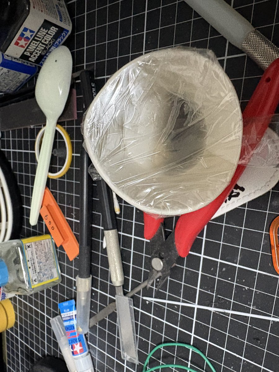 okura_modeling's tweet image. #毎日模型生活2025
#zoids
#ゾイド
11/28
リアライズ　コマンドウルフ　アーバイン
肉抜き穴埋め用のランナーパテを作ってます。明日には穴埋めできるかなー