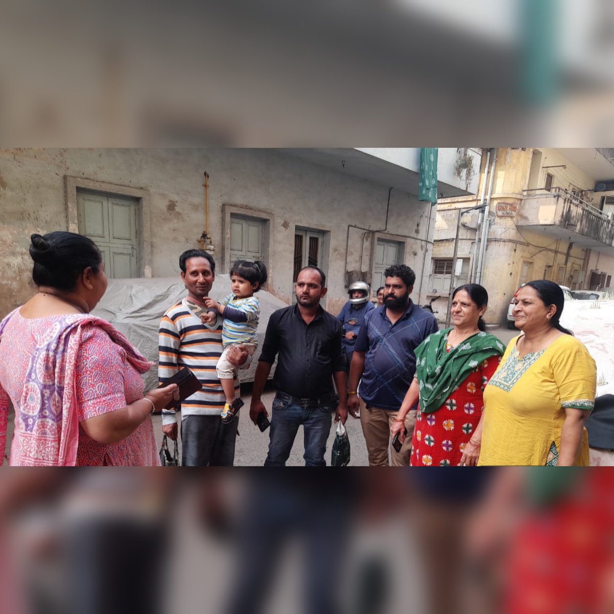 AmdavadAMC's tweet image. અમદાવાદ મ્યુનિસિપલ કોર્પોરેશનના હેલ્થ ડિપાર્ટમેન્ટ હેઠળ શાહપુર UPHC દ્વારા પાત્ર દંપતિઓમાં NSV (નોન-સ્કેલ્પેલ વેસેક્ટોમિ) અંગે જાણકારી અને કાઉન્સેલિંગ માટે દંપતી  સંપર્ક કાર્યક્રમ યોજાયો હતો. આ સંપર્ક કાર્યક્રમનો હેતુ પરિવાર નિયોજનમાં પુરુષોના સહભાગિતાને પ્રોત્સાહન આપવાનો છે.…