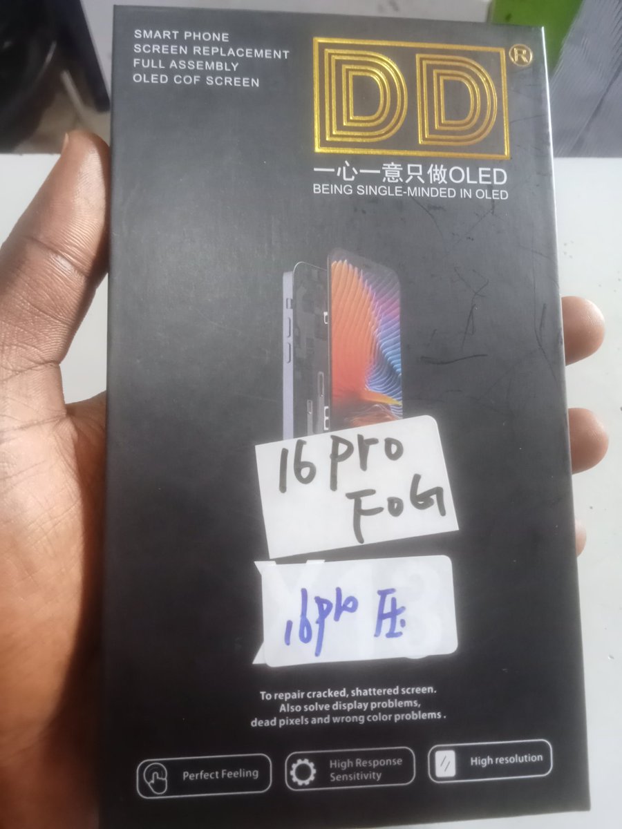 holar_official's tweet image. don&apos;t let a cracked screen ruin your day, get your iPhone screen fixed and back to life 

from scatter to flawless  ✨