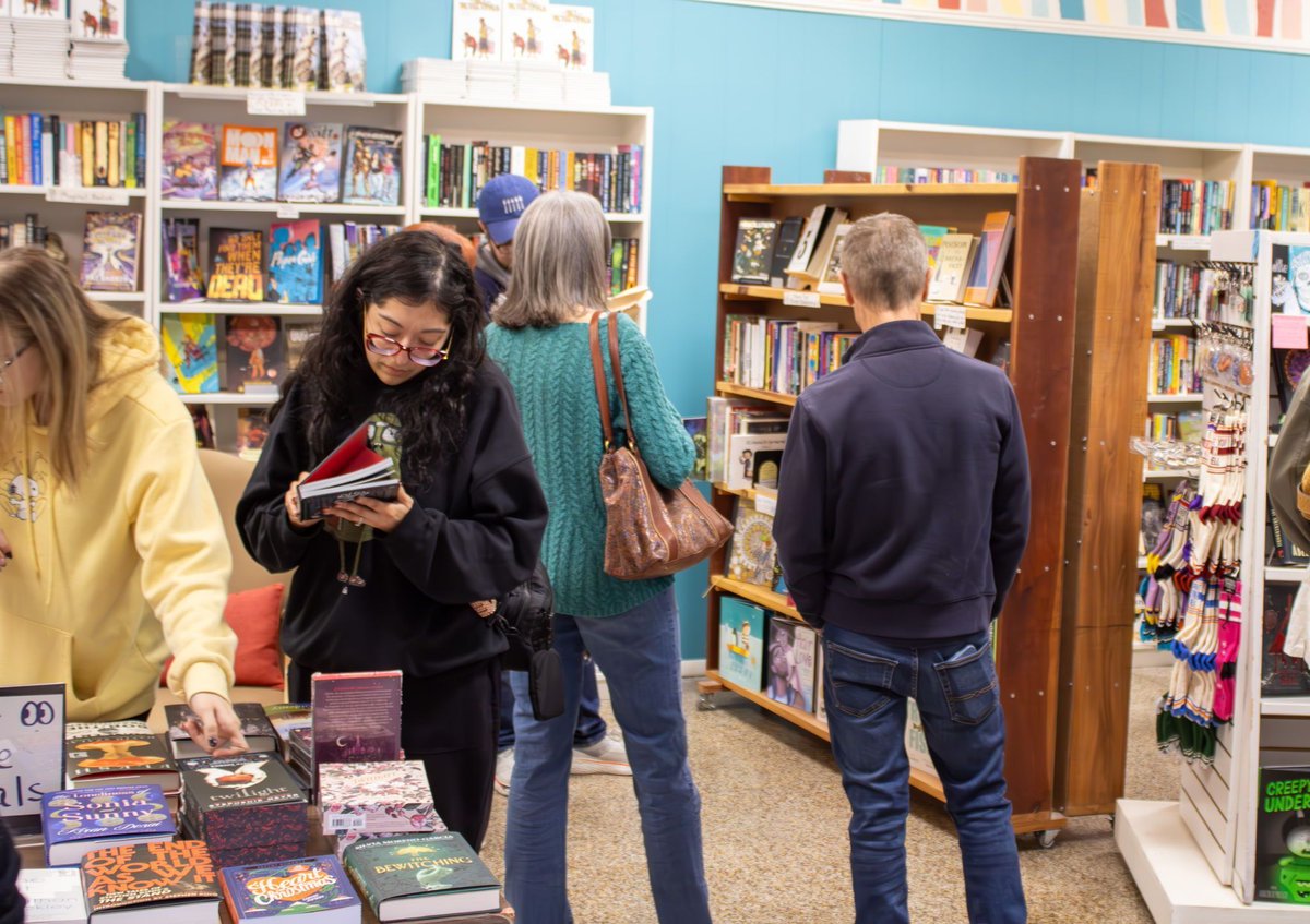 The holiday shopping rush has begun! There's one place that is perfect for Black Friday shopping and that's the Paseo! There's something that completes everyone's list. Not only that, but it helps support small businesses, too. 😉 

Check in with your favorite stores!