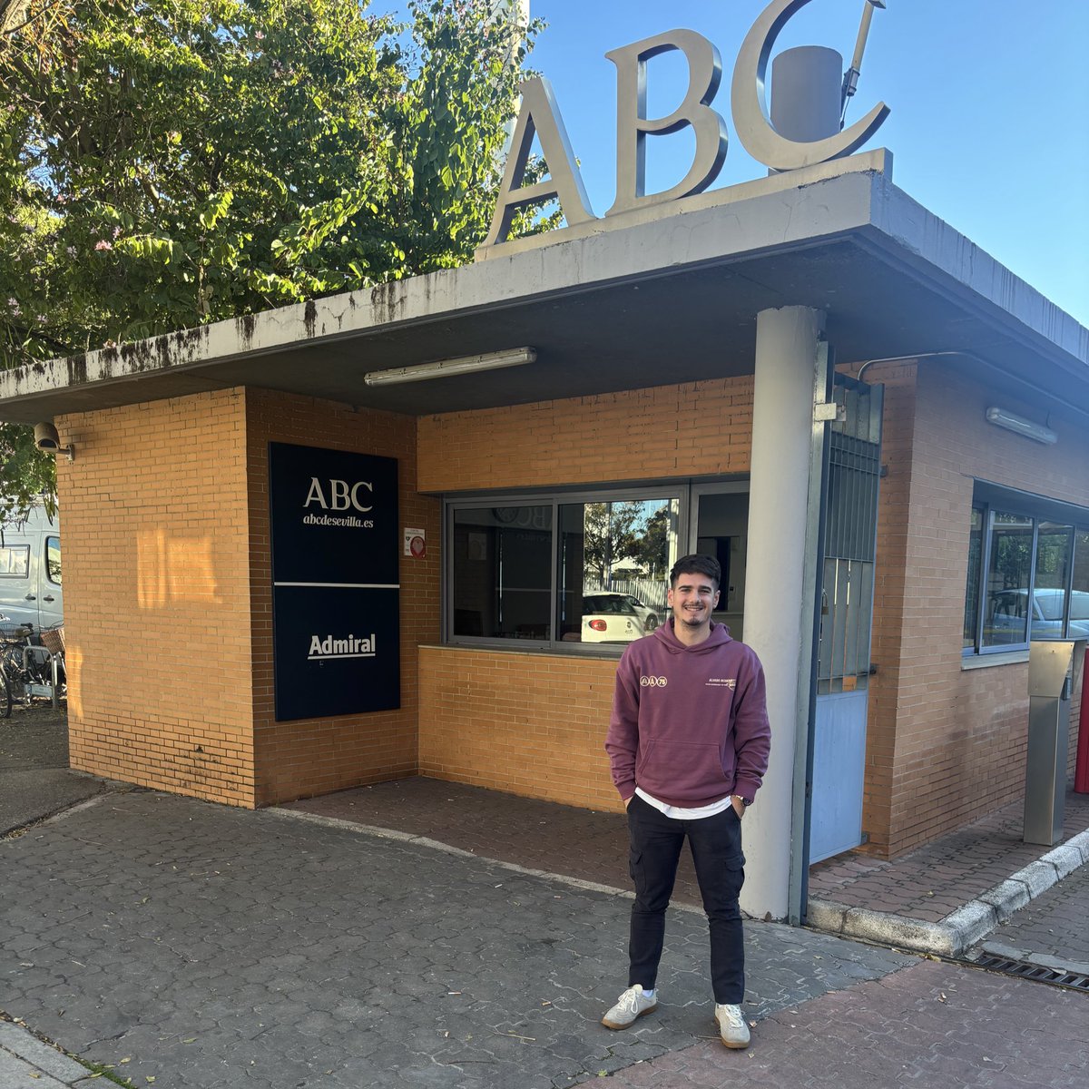 Hoy pongo fin a mis prácticas en <a href="/abcdesevilla/">ABC de Sevilla</a>. 

Tres meses de aprendizaje y trabajo, rodeado de grandes profesionales de esta profesión.

Poder cubrir la actualidad de Betis y Sevilla en <a href="/AFDLP/">AlfinaldelaPalmera</a> y <a href="/Orgullo_Nervion/">Orgullo de Nervión</a> ha sido una experiencia inolvidable. 🗞️

¡Seguimos! 💪