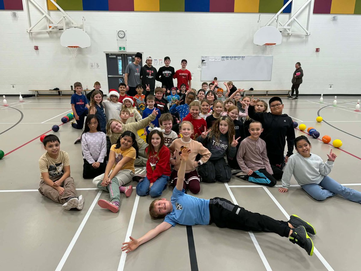 trurobearcats's tweet image. Thanks to the students and staff at Bible Hill Consolidated Elementary for having us help out with gym class today! Louca Connolly, Nate Curson, Eric Halliday and Eli Baillargeon took part in some intense games! #teamfirsT #CatsInTheCommunity