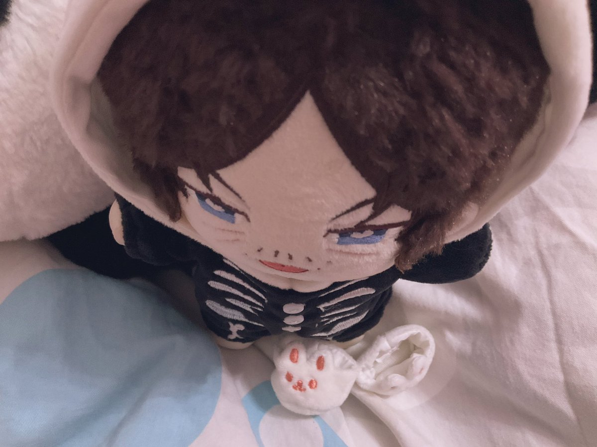 Mangobirb_'s tweet photo. what kind of creature is this https://t.co/501CAapShq