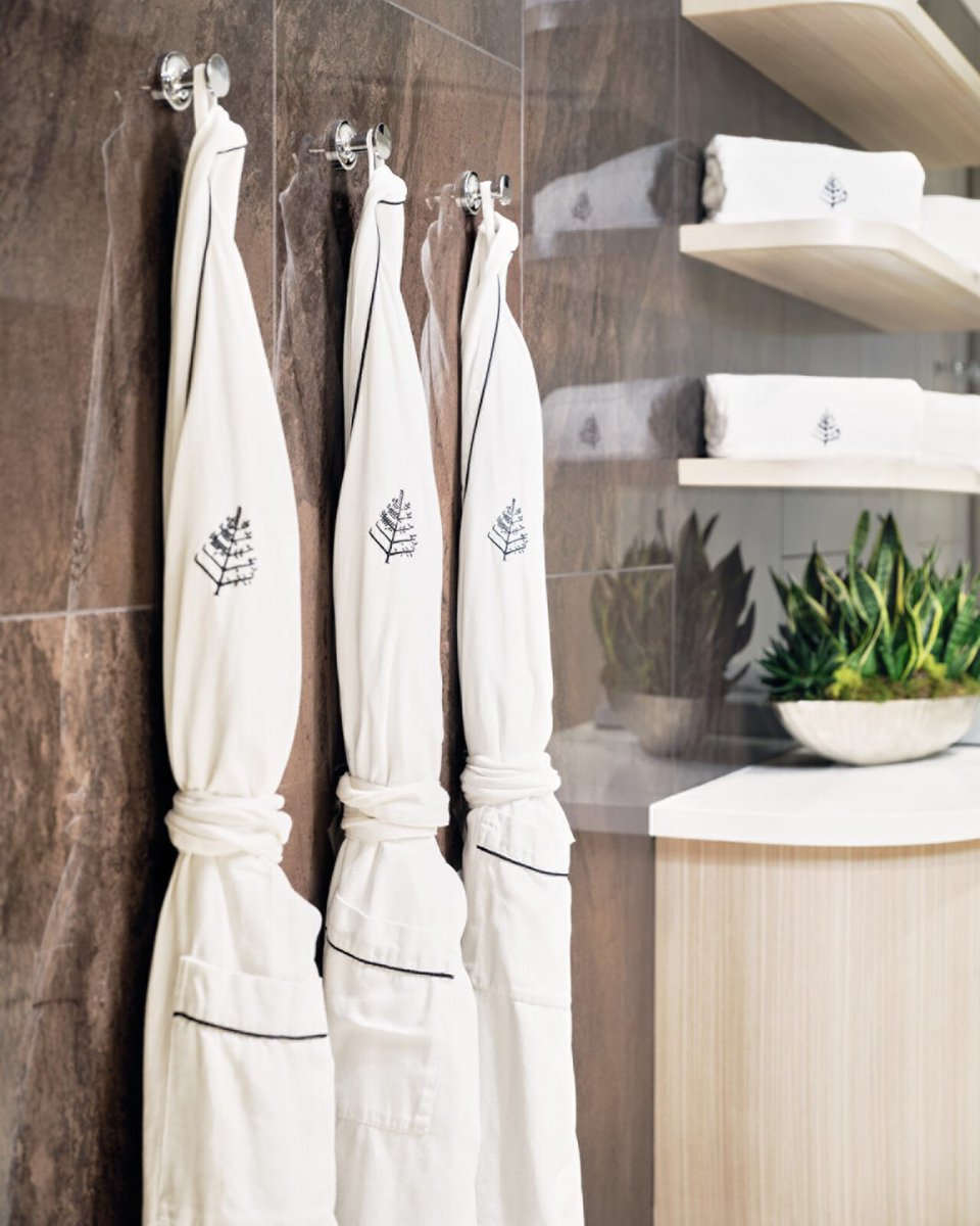 thespabw's tweet image. Family, festivities, and a little indulgence. Share a sibling #spaday and keep your #glow going through the season ✨

Book now: bit.ly/3XfslFJ