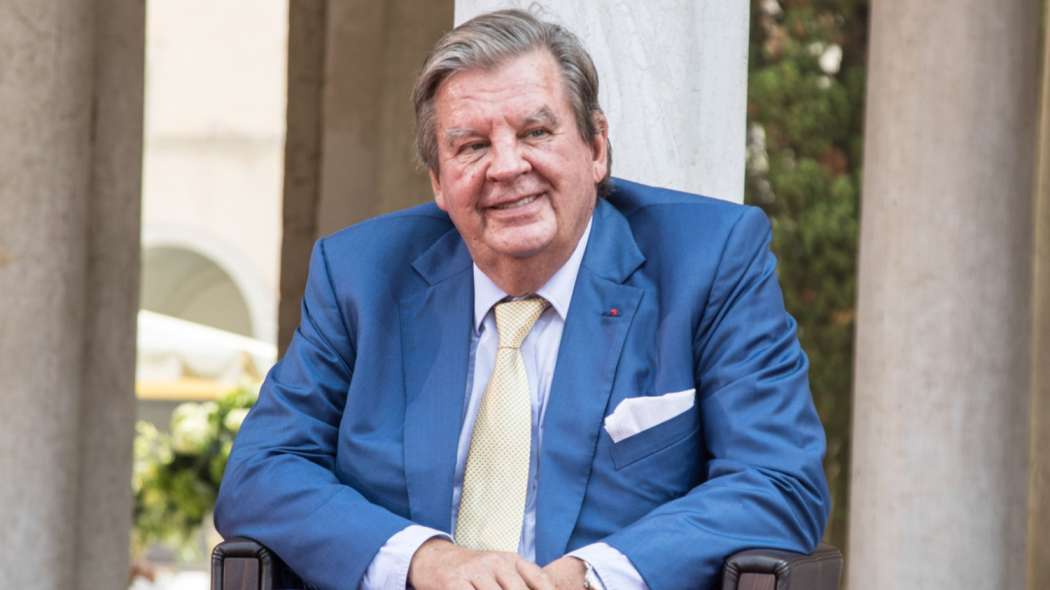 SuperiorZulu's tweet image. Johann Rupert&apos;s Metropolitan Health (MMI) not only controls Government Medical Scheme (GEMS) with 2.4m beneficiaries at R1 900 - R6 000 subsidy fee pm. But also inflated the R360m SAPS Tender by 427% to R1.9bn after Cat Matlala&apos;s Medicare24 was removed. The Real Tenderprenuers.