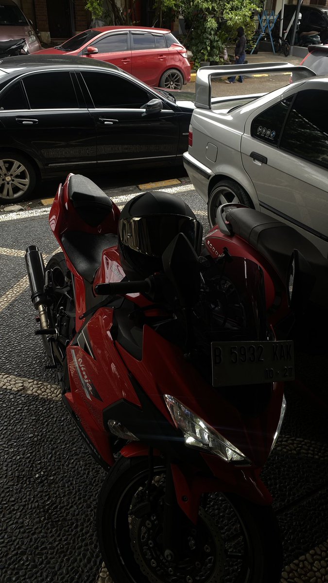 KAKSree's tweet photo. gebrakan akhir tahun beli motor
kasian banget bapaknyaa ga bisa tanggung jawab jadi mau ga mauu gue bayarin motor ini biar ga rugi” amat https://t.co/CRTRto6HcU