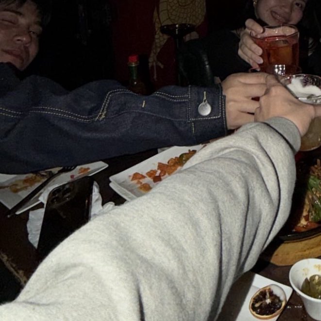 miksxela's tweet image. BItch magkatabi. BItch layag.