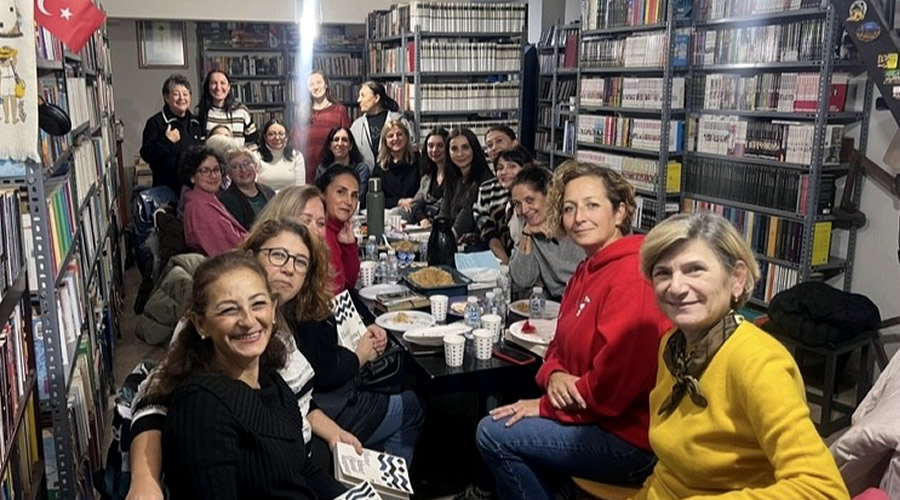 Kırkpınar Kitap Kulübü: Sapanca’da Kitap Okuyan Kadınlar

#Sapanca #SapancaGölü #SapancaINFO #Kitap #KırkpınarKitapKulübü

sapanca.info/kirkpinar-kita…