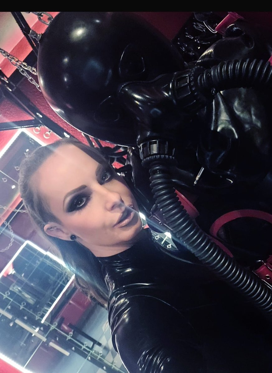 RiaRebell's tweet image. Rubberqueen🖤 ⚜️🖤
@LadyNadja_HOBD @DominaDir @darksidemag @DominaMissJade @dominasclub @Dominazone @FemdomCont @KINKY_company @TLaxxa @Oostwalum @SADOMOcommunity @raul_support @RubberCleo @klinikzone @Rubbersfinest
#heavyrubber #latexsession #dominatrix #mistress #duesseldorf