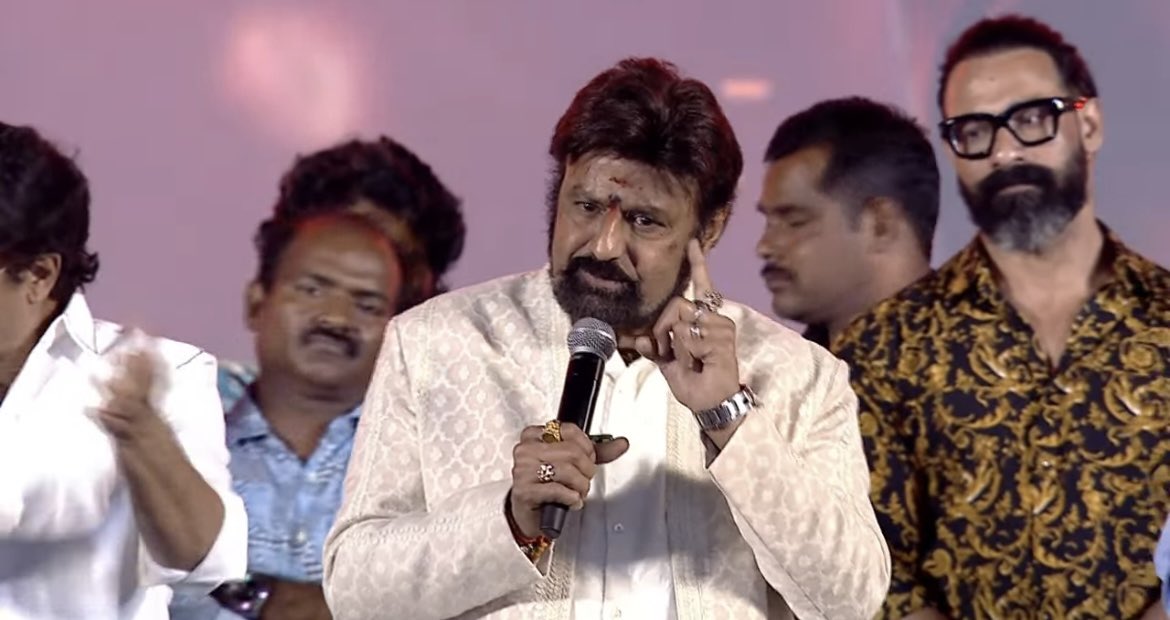 Guruji_Cult999's tweet image. ఎడిపించేశావ్ బాలయ్య 🥹

మీ అభిమాని‌గా నేను గర్వపడుతున్నా…

ఫ్యాన్స్‌ మీద మీరు చూపించే ప్రేమ, 
సినిమా పట్ల మీకున్న గౌరవం చూసి నిజంగానే ఫిదా అయ్యా బాలయ్య..

నీ గురించి ఎంత చెప్పినా… తక్కువగానే అనిపిస్తుంది బాల 

పెక ఆట ఆడసేవ  స్పీచ్💥
 నీ అభిమానులు మీద మీరు చూపించే ప్రేమకి 🙇‍♂️🥹🤗