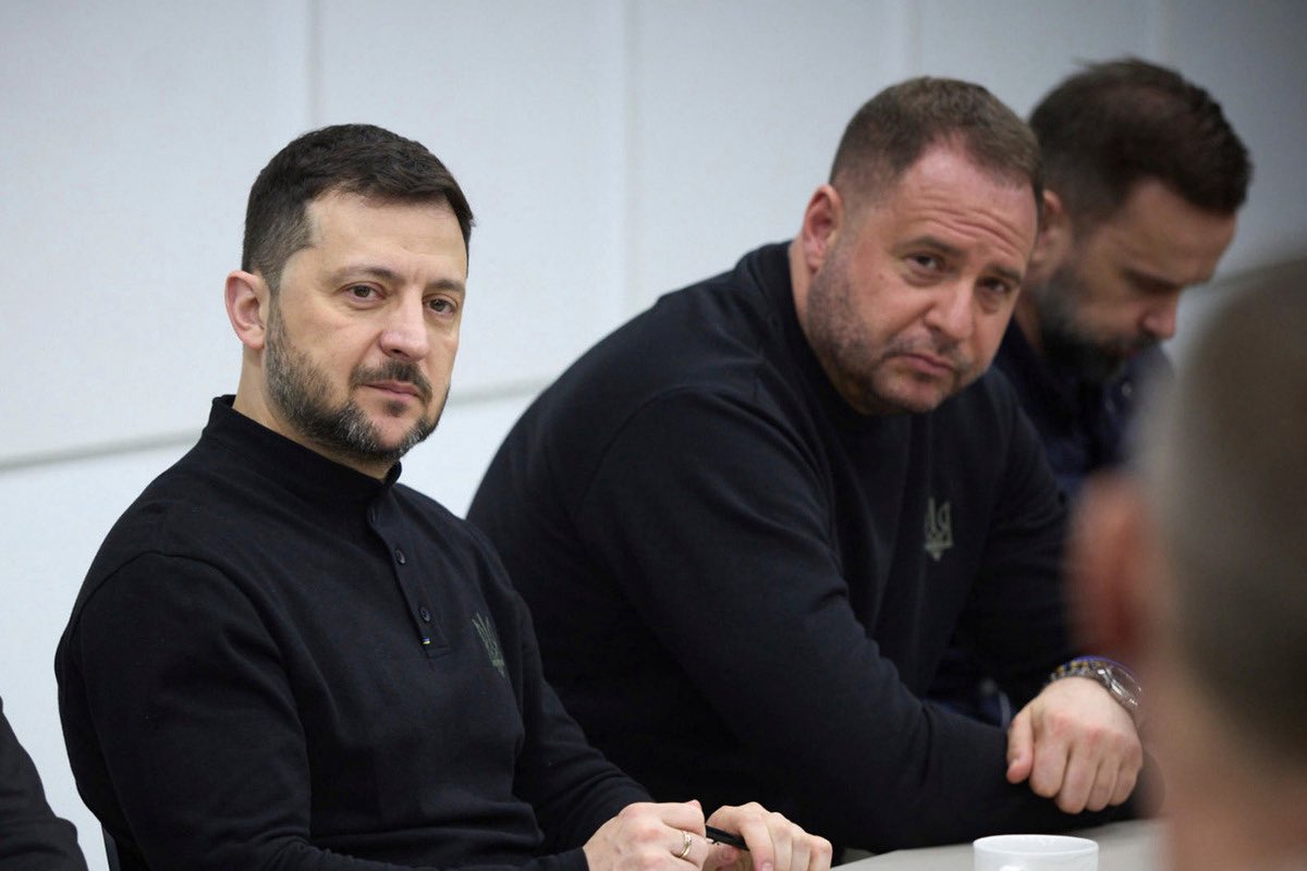 🇺🇦 URGENT : Zelensky a annoncé la démission de son chef de cabinet, à la suite d’une opération anticorruption menée par les autorités.