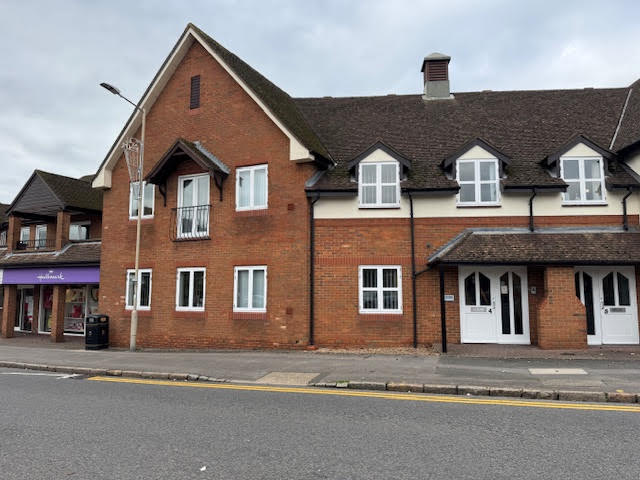DBKProperty's tweet photo. New Instruction!!  1,295 - 2,668 sq.ft. Business unit / #Office, suitable for a variety of uses including medical, offices, laboratory in #PrincesRisborough town centre. #ToLet https://t.co/DJTHyXwMYd