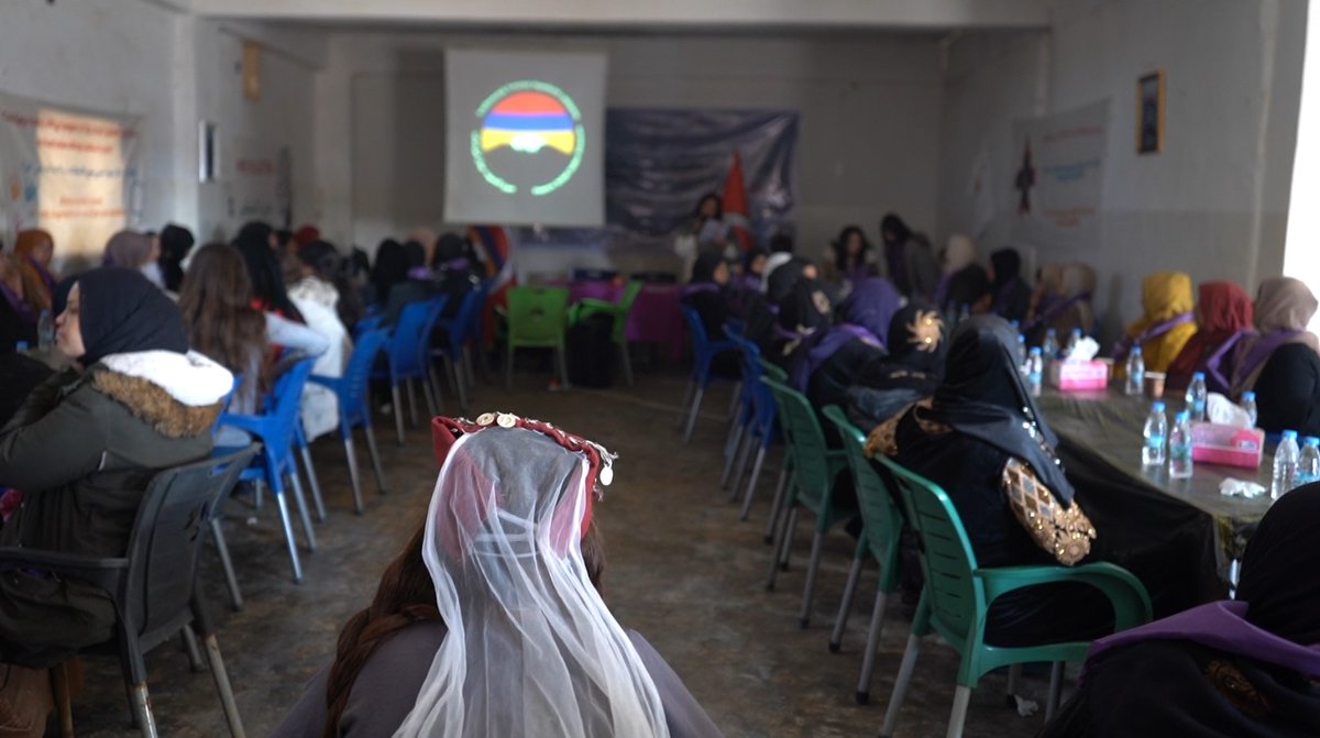 ArmeniaRojava's tweet image. &quot;Through organization and struggle, women will break their chains of slavery!&quot;
As part of the 25th november works we made a meeting with the women from our families and neighbourhoods. It was empowering and strenghtening and it brought us women together.
#25thNovember