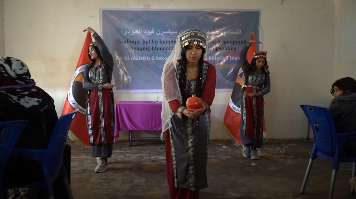ArmeniaRojava's tweet image. &quot;Through organization and struggle, women will break their chains of slavery!&quot;
As part of the 25th november works we made a meeting with the women from our families and neighbourhoods. It was empowering and strenghtening and it brought us women together.
#25thNovember