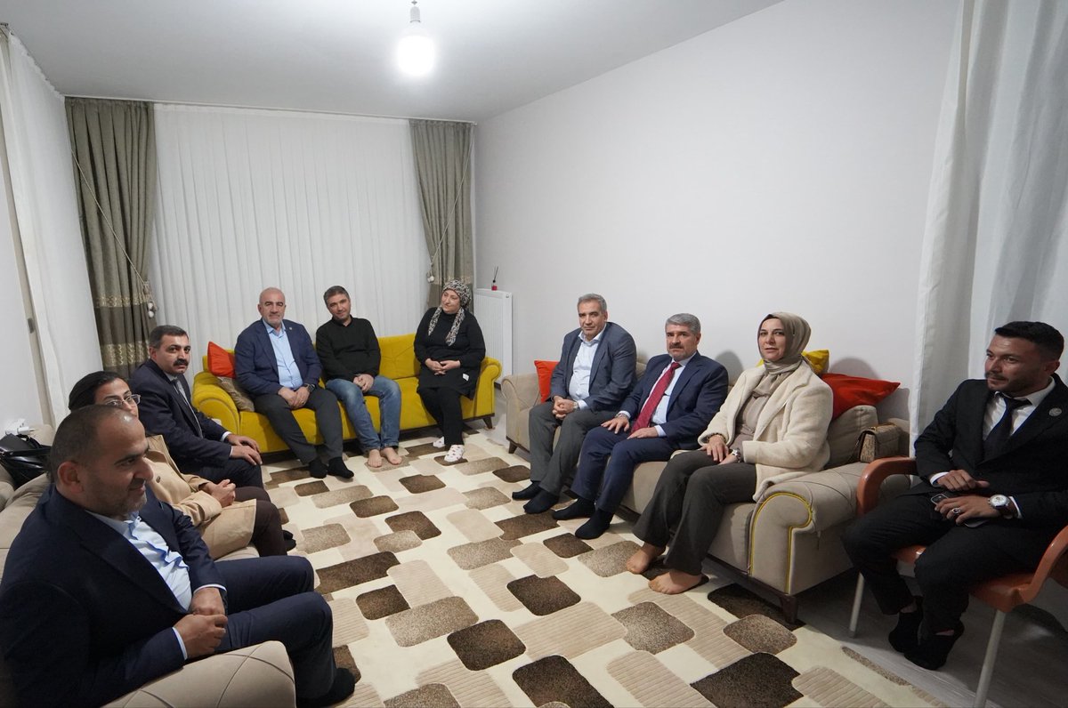 📍Besni Deprem Konutları

Besni Deprem Konutları’nda, hayatın yeniden inşa edildiği, devletimizin şefkatiyle kurulan sıcacık bir yuvaya misafir olduk. 

Bu anlamlı ve duygusal ziyaretimizde, kıymetli ev sahibimiz Boynuz ailesi ile bir araya geldik.

Afetin karanlık izlerini