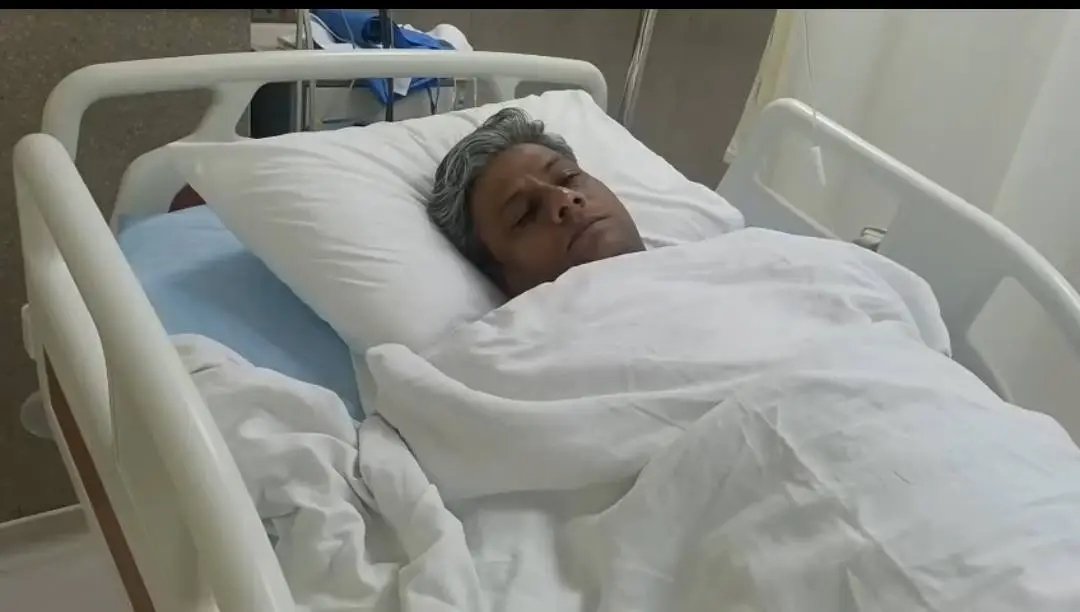 Nagendra60's tweet photo. इंदौर में News 24 इंदौर के पत्रकार हेमंत शर्मा और उनके साथी पर RTO में गुंडों का हमला एक कायराना कृत्य है मीडिया की आवाज दबाने की घटिया हरकत की गई है प्रेस क्लब देवास कड़ी निंदा करता है
कार्यवाही नहीं होने पर प्रदेश भर के पत्रकारों को आंदोलन पर मजबूर होंना पड़ेगा @DrMohanYadav51 https://t.co/qdIJzYFIGM