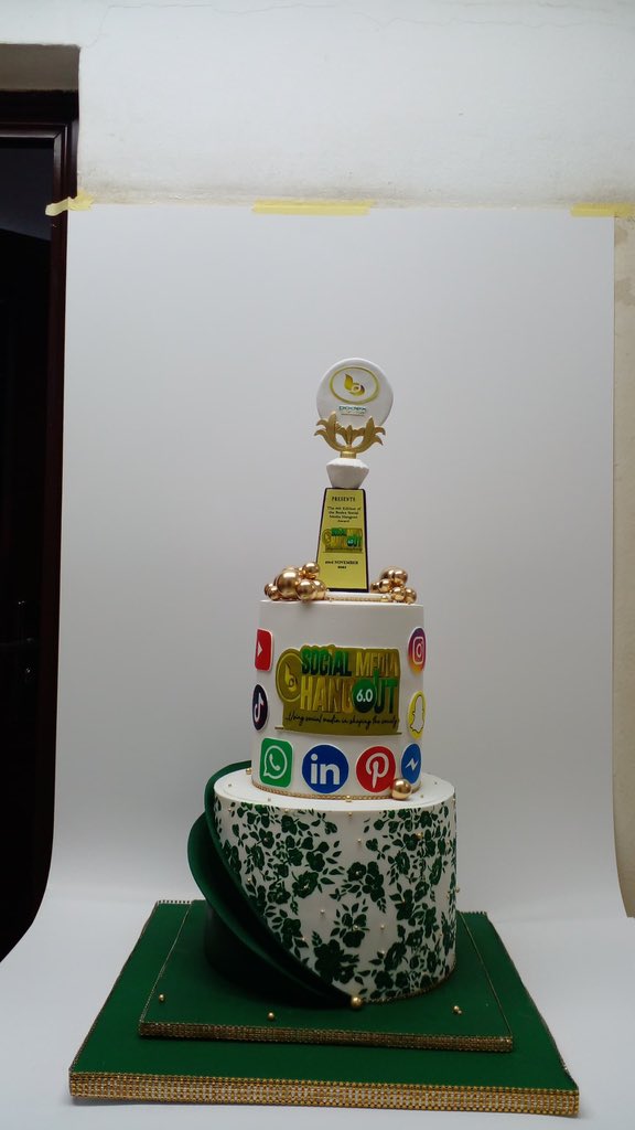 bsmhangout1's tweet image. What’s a celebration without a cake or cakes! Totally worth it.

A successful event that continues to redefine how and why we gather in the digital age.

#Trendingevent #ErtamarThompson #UnforgettableMoments #Digitalconnections #digitalcommunity