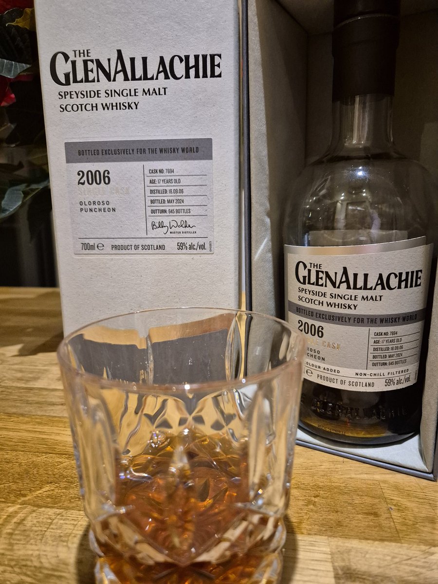 SmartSacks's tweet image. Time to pour.. Thanks to David &apos;The Hitman&apos; Hearne aka @dontdelay, our Chancellor is looking to tax the cash held on platform in a stock and share ISA.. Dear God let this not pass... This may not be my one and only tonight...
PS it&apos;s an incredible dram from @TheGlenAllachie 👌
