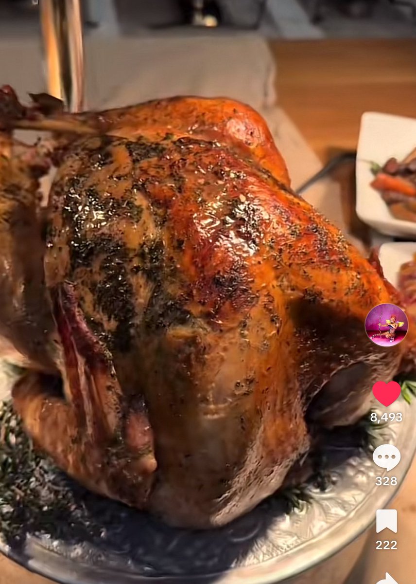tinasnowslut's tweet photo. yo 😭😭 this bitch can really cook. ain’t nun but bones left on that turkey https://t.co/ma2VhGaoDH