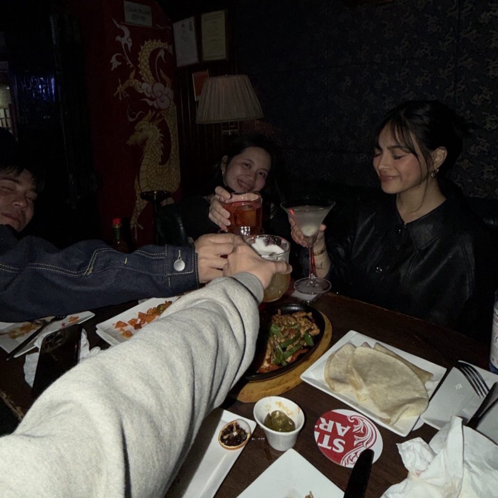 nalyncuteasf's tweet image. ate ish with mga di ko kilala