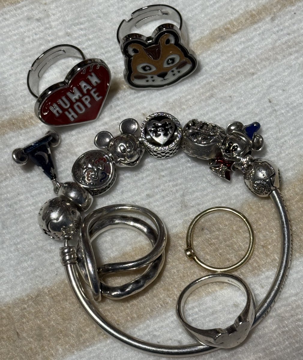 休みの日につけてるスタメンの仲間入り❤️💚ミ　全部つけるとガッチャガチャwww