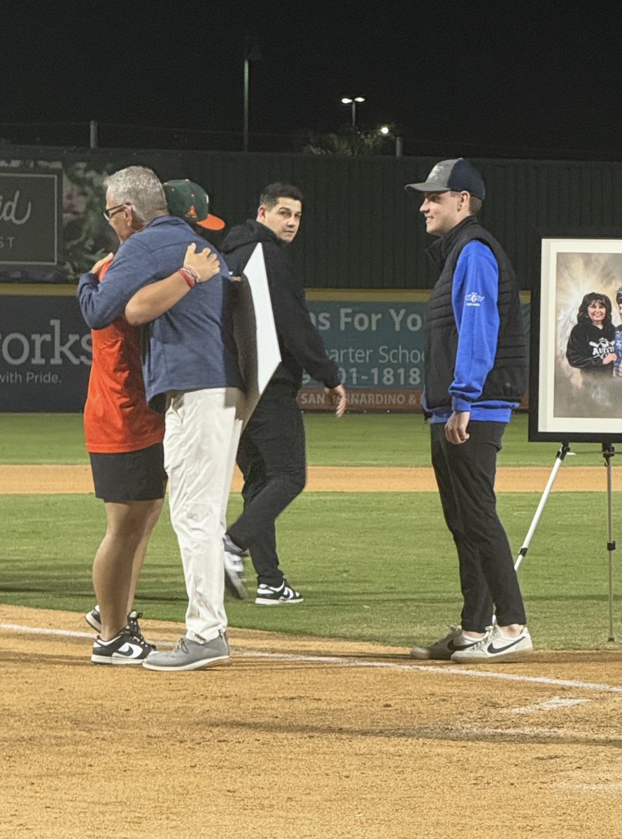 Michael_Neri23's tweet image. Thank you to the Austin Gorrell Foundation for selecting my essay for this generous scholarship. Thank you to Austin&apos;s father and brother, whom I had the honor of meeting as well. I will never forget this moment. One day, after my school and baseball journey, I hope to pay this…