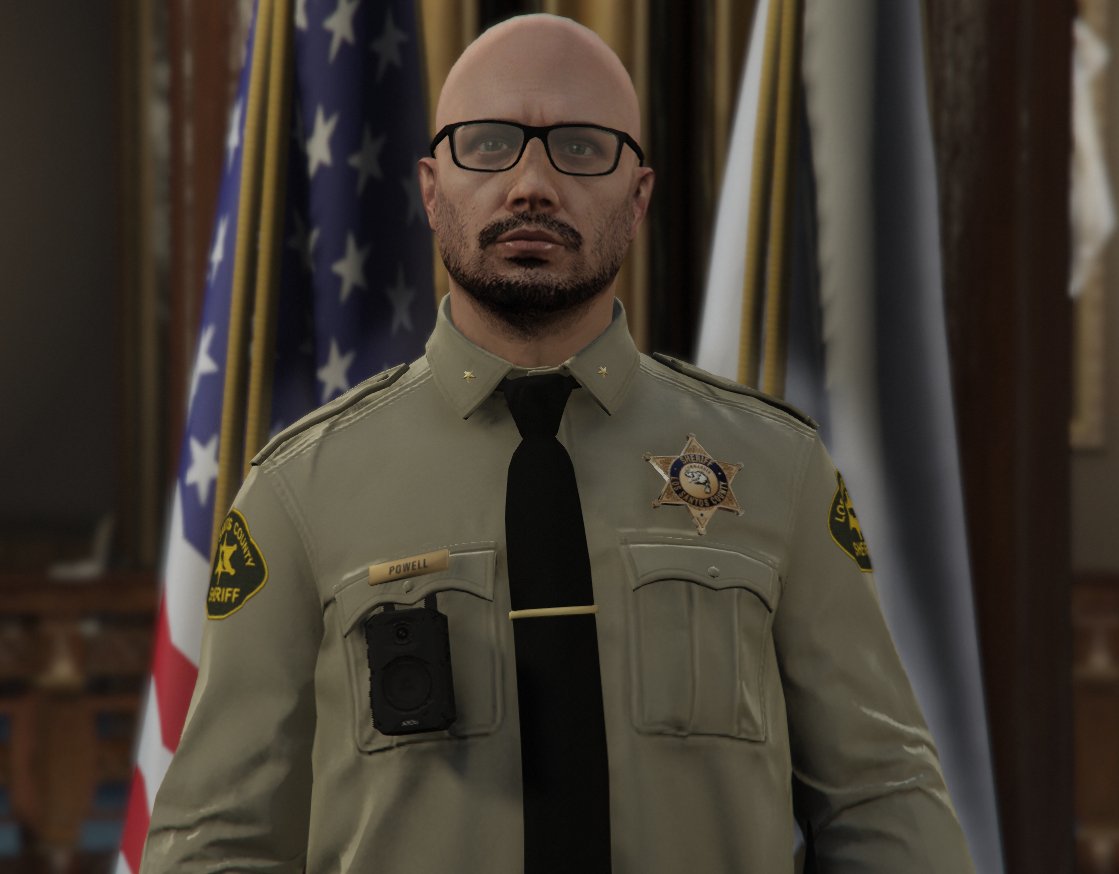 LSSD_28_'s tweet photo. 📢Le Commander Steve White prendra sa retraite avec la fermeture de l’ancienne Sheriff’s Station dans les prochaines semaines. Il sera remplacé par le Captain Harrington, nouveau CommandingOfficer de la station flambant neuve de Vinewood. Merci Commander White pour votre service. https://t.co/n1LF96jOYi