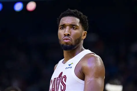 Carson1898462's tweet image. Donovan Mitchell TORCHED the Hawks  last time they played — 37 points, 8 threes, and took over the 4th. Cavs handled business 117-109. Hawks gotta clean up those turnovers, who will win tonight? #NBA #Cavs #Hawks