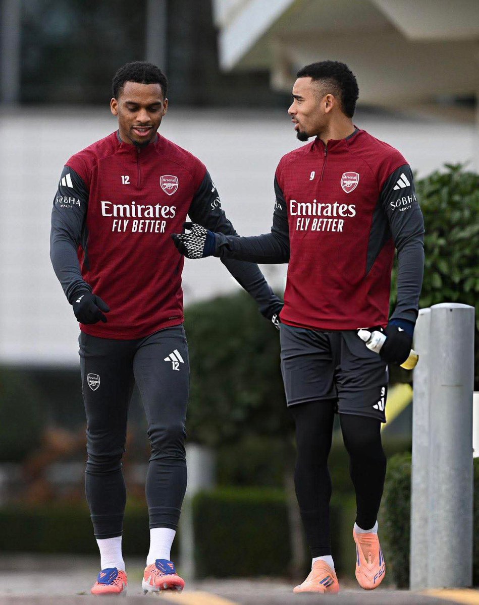 AzengaMoses's tweet image. The pastor chilling with Jesus😂😂😂