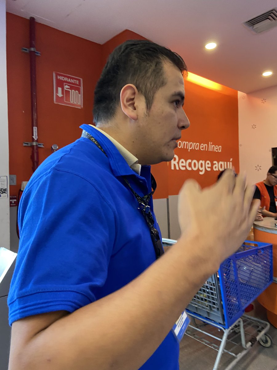 Pasita_Pera's tweet photo. Oye @WalmartMexico la atención de los empleados y los gerentes en las tiendas es pésima. 
Es normal que tu gerente Agustín Torres se niegue a atender a una cliente y que aparte se porte grosero, prepotente y agresivo? 
Que opinas @Profeco ? 

#PésimoServicio 
#Walmart 
#CDMX https://t.co/bN89VWaFve