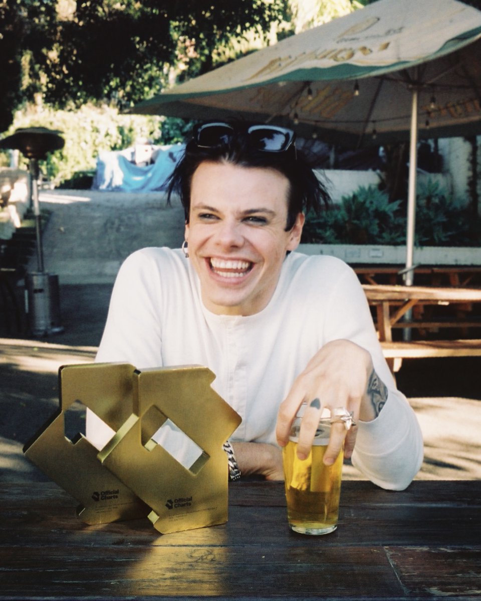 yungblud's tweet image. “ONE MORE TIME” Had landed straight in at NUMBER #1 on the UK 🇬🇧 album chart. That’s my second number one this year at home! Just truly insane! Thank you from the bottom of my heart to everyone that bought, listened, shouted about and streamed this ep. Thank you to @Aerosmith for…