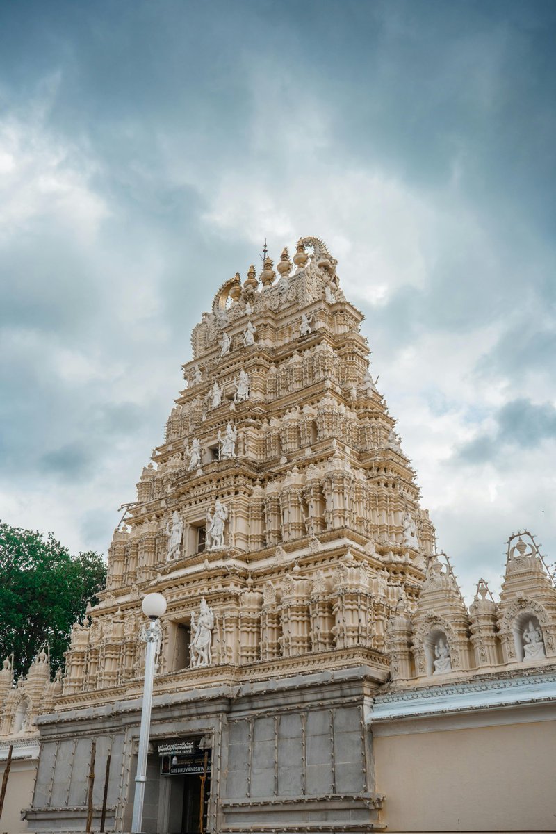 Anshul_arya167's tweet image. &quot;गुंजा नरसिम्हा स्वामी मंदिर&quot; जो कि कर्नाटक राज्य के नरसीपुरा में स्थित हैं | यह मंदिर कावेरी कपिला और पौराणिक स्थानिक सरोवर नदियों के संगम पर स्थित हैं और इस शहर को &quot;दक्षिण काशी&quot; भी कहा जाता हैं | यह प्रसिद्ध कुंभ मेला का भी आयोजन होता हैं | #narsipur #temple #hinduism