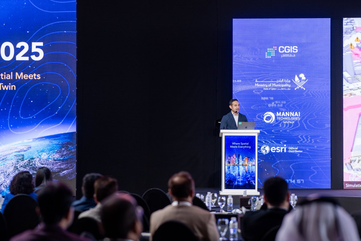 InfotechMannai's tweet image. #GISDay2025

𝗚𝗲𝗼-𝗘𝗻𝗮𝗯𝗹𝗲𝗱 𝗗𝗶𝗴𝗶𝘁𝗮𝗹 𝗧𝘄𝗶𝗻𝘀

Dr. Adel Bolbol Fernández showed how #ArcGIS is turning maps into dynamic #digitaltwins using reality mapping, BIM, sensors &amp;amp; #GeoAI — helping cities plan smarter, predict better, &amp;amp; respond faster.

#Esri

@Esri