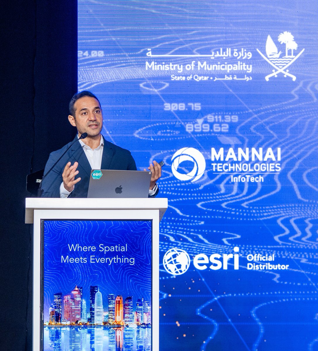 InfotechMannai's tweet image. #GISDay2025

𝗚𝗲𝗼-𝗘𝗻𝗮𝗯𝗹𝗲𝗱 𝗗𝗶𝗴𝗶𝘁𝗮𝗹 𝗧𝘄𝗶𝗻𝘀

Dr. Adel Bolbol Fernández showed how #ArcGIS is turning maps into dynamic #digitaltwins using reality mapping, BIM, sensors &amp;amp; #GeoAI — helping cities plan smarter, predict better, &amp;amp; respond faster.

#Esri

@Esri