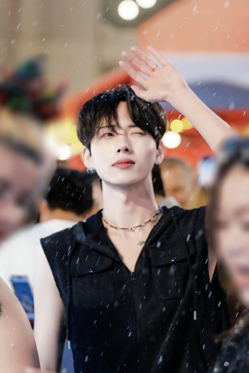 올해 첫눈이… 태국이다!🇹🇭

#KOHI #JUNGHYUN
#코히 #정현 #이정현 #CTWTheMagicalStars2026 #CTWXmas2026 #centralwOrld #CentralPattana