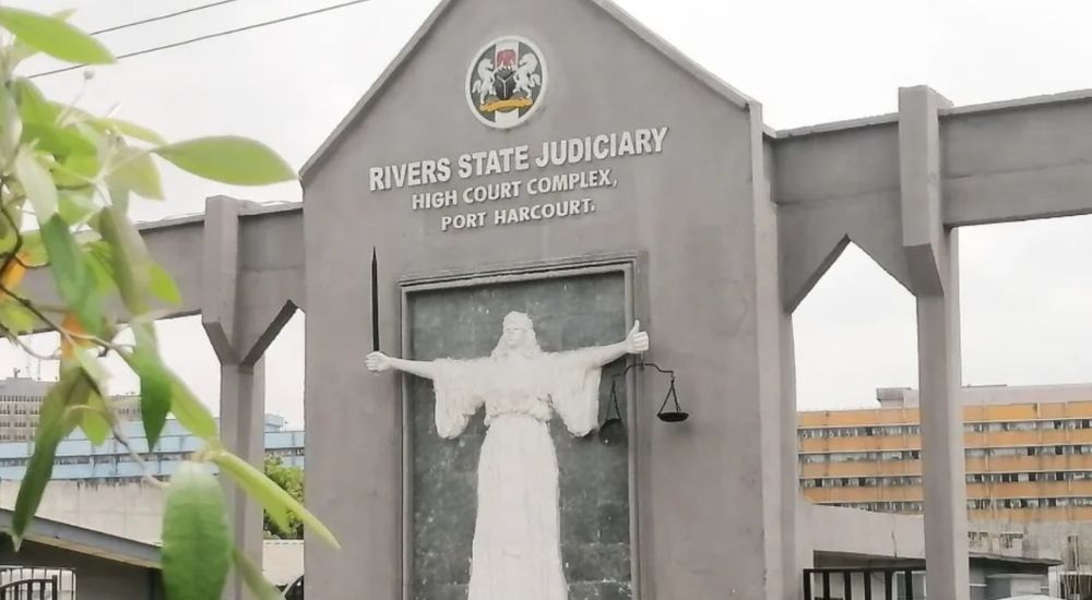 Barristerstreet's tweet image. 🆕🇳🇬 A Port Harcourt High Court has sentenced Damian Chinaemerem Okoligwe, a 400‑level UNIPORT student, to death by hanging for the murd£r of his ex-girlfriend, Justina Otuene, a 300‑level Biochemistry student.

The killing occurred on October 20, 2023, at Okoligwe’s residence in…