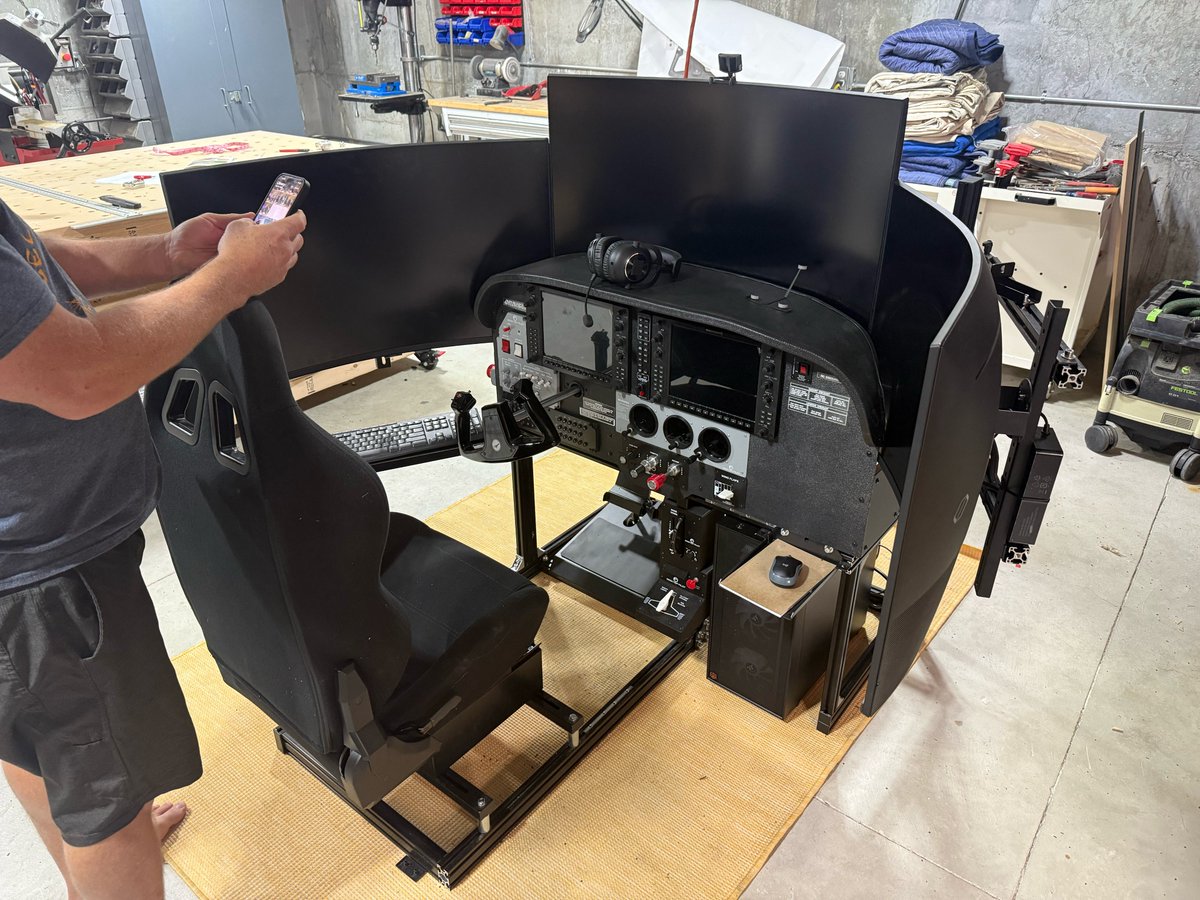 joecrotchett's tweet image. As I wrap up my fully custom #DIY flight simulator, I&apos;m thinking of spinning up a book I started writing almost four years ago, back when I noticed most #iOSDev&apos;s were struggling with the system design portion in interviews, so I started writing the &quot;iOS System Design Black Book&quot;