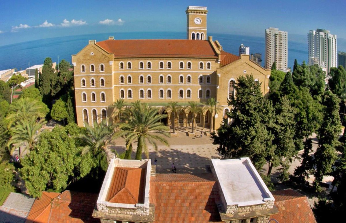 عبد الله الهدلق:

للكليّة السورية الإنجيلية في بيروت (الجامعة الأمريكية في بيروت) فيما بعد؛ أثر كبير على تشكّل كثير من الأفكار الحديثة في العالم العربي، هذا التاريخ الثقافي الطويل لهذه الكلية –اتّفقنا معه أم اختلفنا– وأثره على بنية الهوية الثقافية والتاريخية في العالم العربي؛ لم
