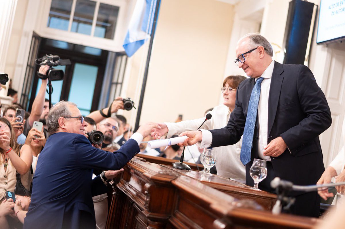 Con gran alegría y orgullo recibí el diploma de Diputado Provincial electo. Gracias a cada vecino por el apoyo y la confianza. Seguiremos trabajando juntos por un futuro mejor para todos los correntinos.