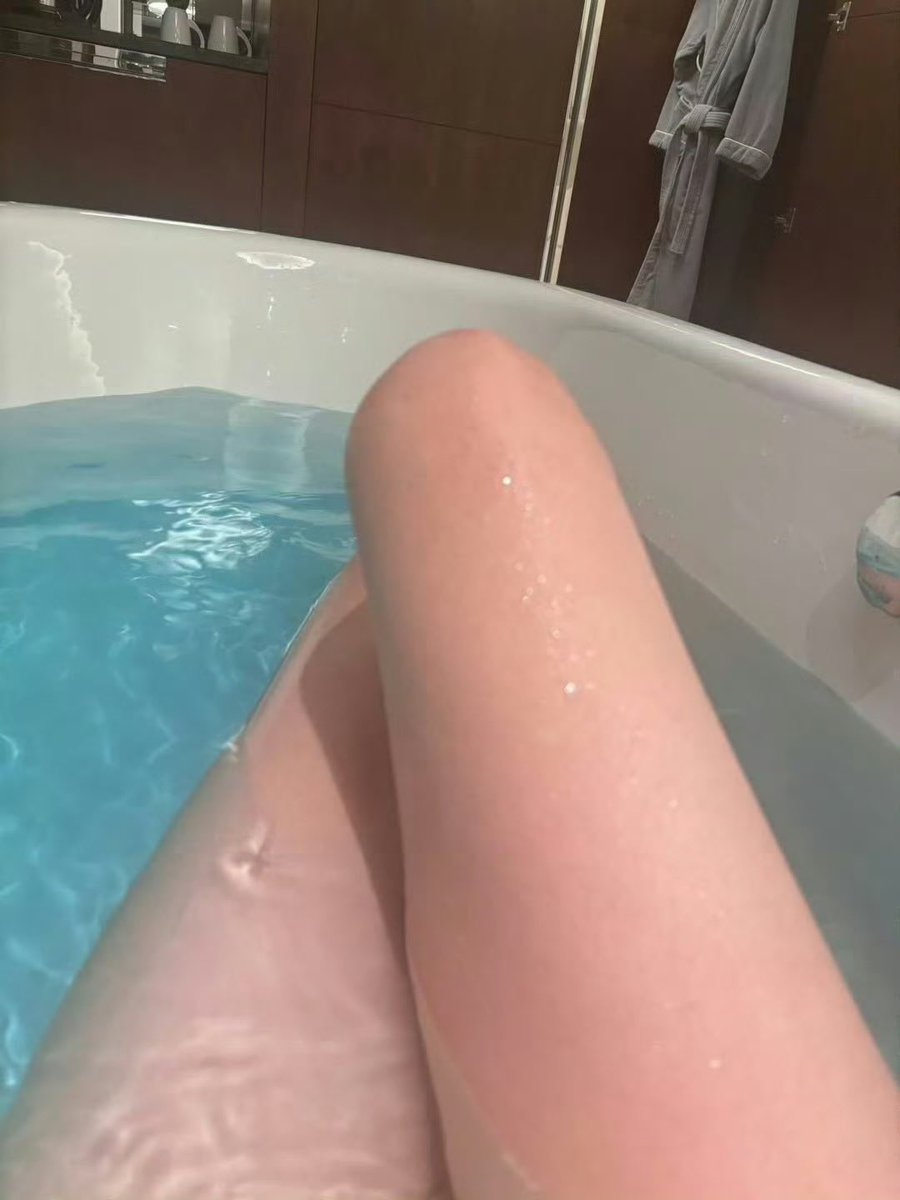Rslle964's tweet photo. Not merely a simple bath,but an intimate healing ritual🛁🔥❤️😍 https://t.co/ChEebX99nV