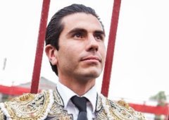Hoy cumple 37 años el diestro mexicano Lorenzo <a href="/garzagaona/">Lorenzo Garza</a>, miembro de dos sagas mexicanas de grandes toreros, nieto de Lorenzo Garza, bisnieto de Rodolfo Gaona, nacido en Ciudad de México. Felicidades torero portaltaurino.net/enciclopedia/d…