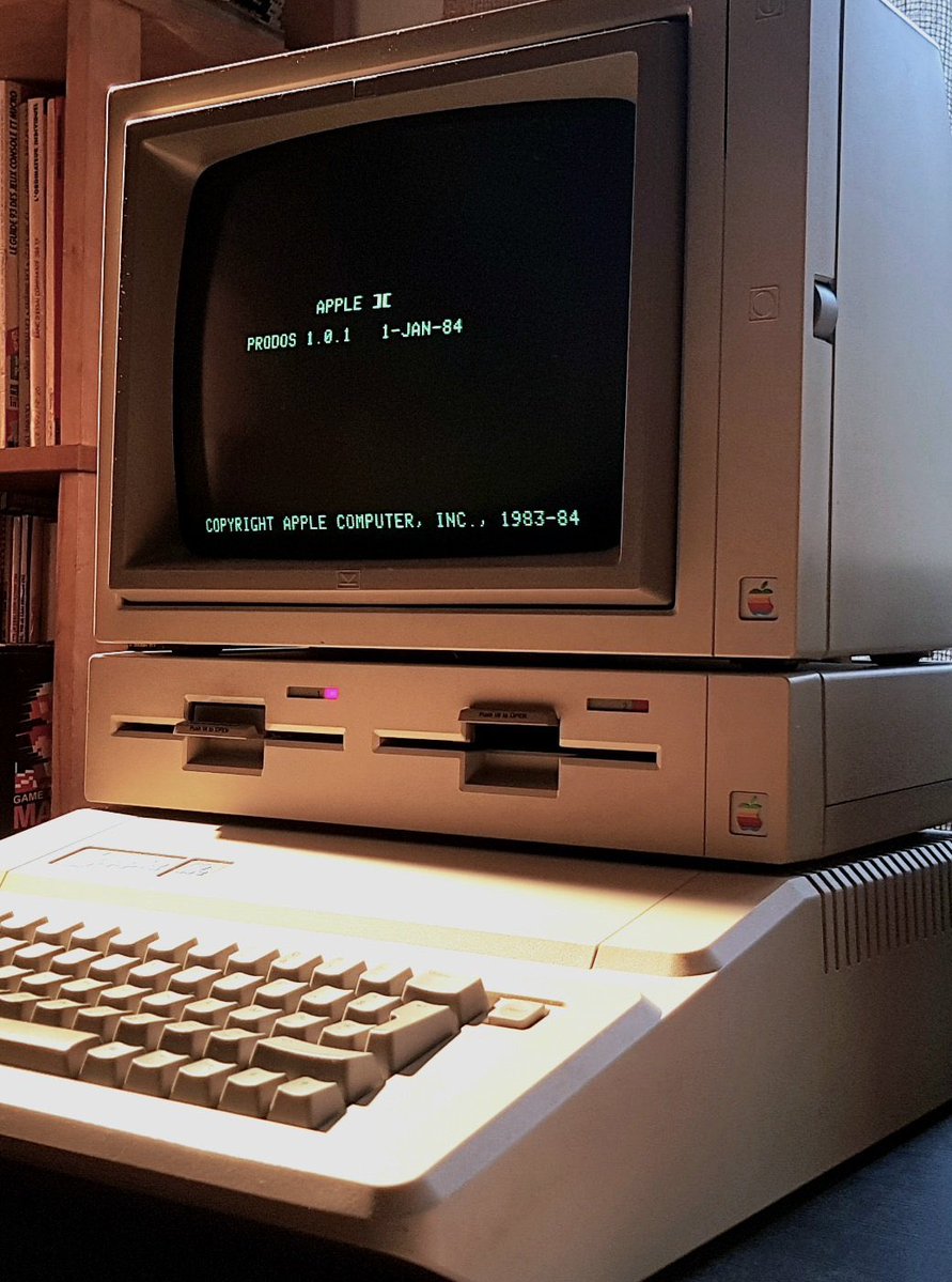 LundukeJournal's tweet image. Here’s a few pictures of beautiful old computers to remind you of how awesome computers can be.

Courtesy of @Retroldies.  (Worth a follow if you appreciate retro hardware.)