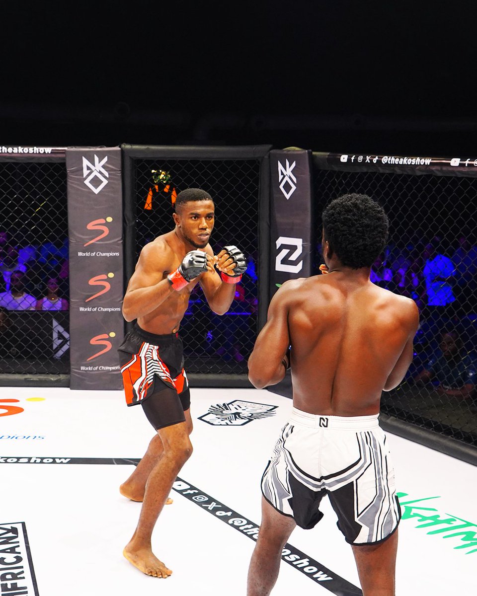 TheAKOShow's tweet image. 📸 AGOHA VS AKHATOR 🇳🇬🔥

A high-paced lightweight contest with nonstop exchanges.

Agoha securing a strong, composed victory under the bright Lagos lights ⚡👊

➡️ Swipe to see more fight photos 📲

#AKO11 #Lightweight #AfricanKnockout #NigeriaMMA #FightNight #CombatSports #AKO