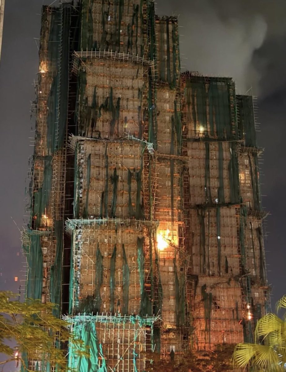 finnlau_cd's tweet image. 1/ I don’t often speak in my professional capacity as a Hong Kong–born, UK-chartered construction professional (MRICS, MAPM, NECReg, among others). But I need to address inaccurate reporting about bamboo scaffolding in the Hong Kong Tai Po fire.

(1/9)